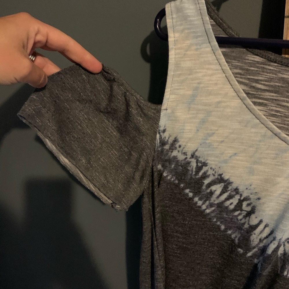 Cold shoulder top - Picture 2 of 3